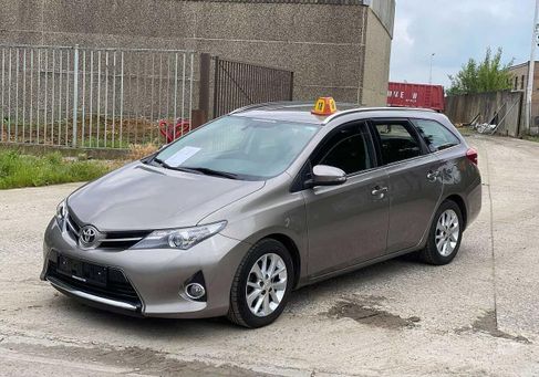 Toyota Auris, 2013