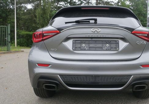 Infiniti, 2016
