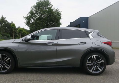 Infiniti, 2016