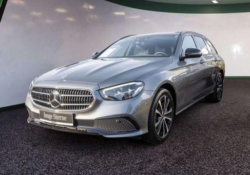 Mercedes-Benz E 300, 2022