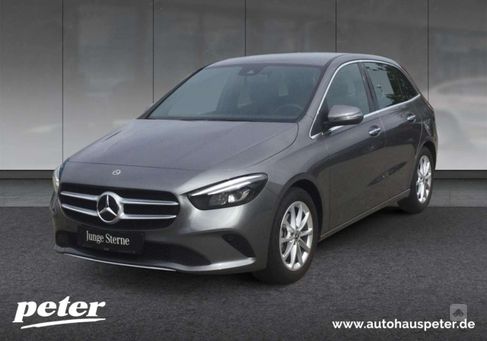 Mercedes-Benz B 180, 2022