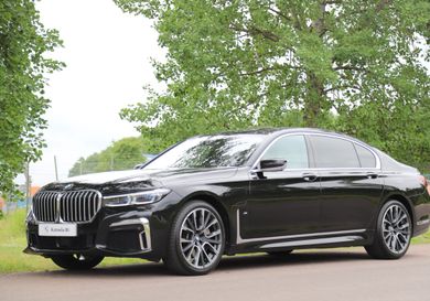 BMW 745, 2020
