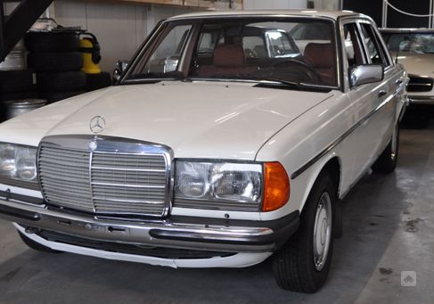 Mercedes-Benz 200, 1983