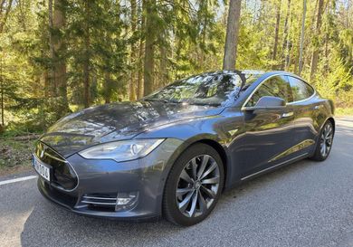 Tesla Model S, 2016