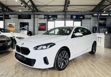 BMW 220, 2025