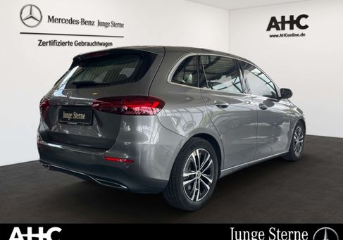 Mercedes-Benz B 220, 2023 3