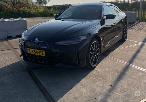 BMW i4, 2022