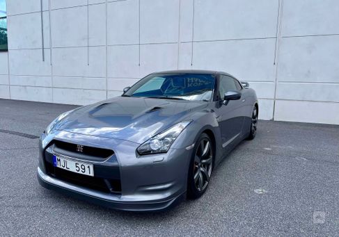 Nissan GT-R, 2010