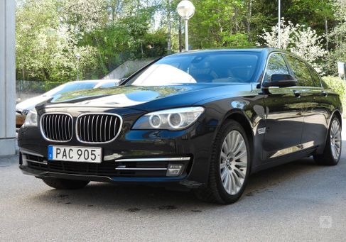 BMW 750, 2015